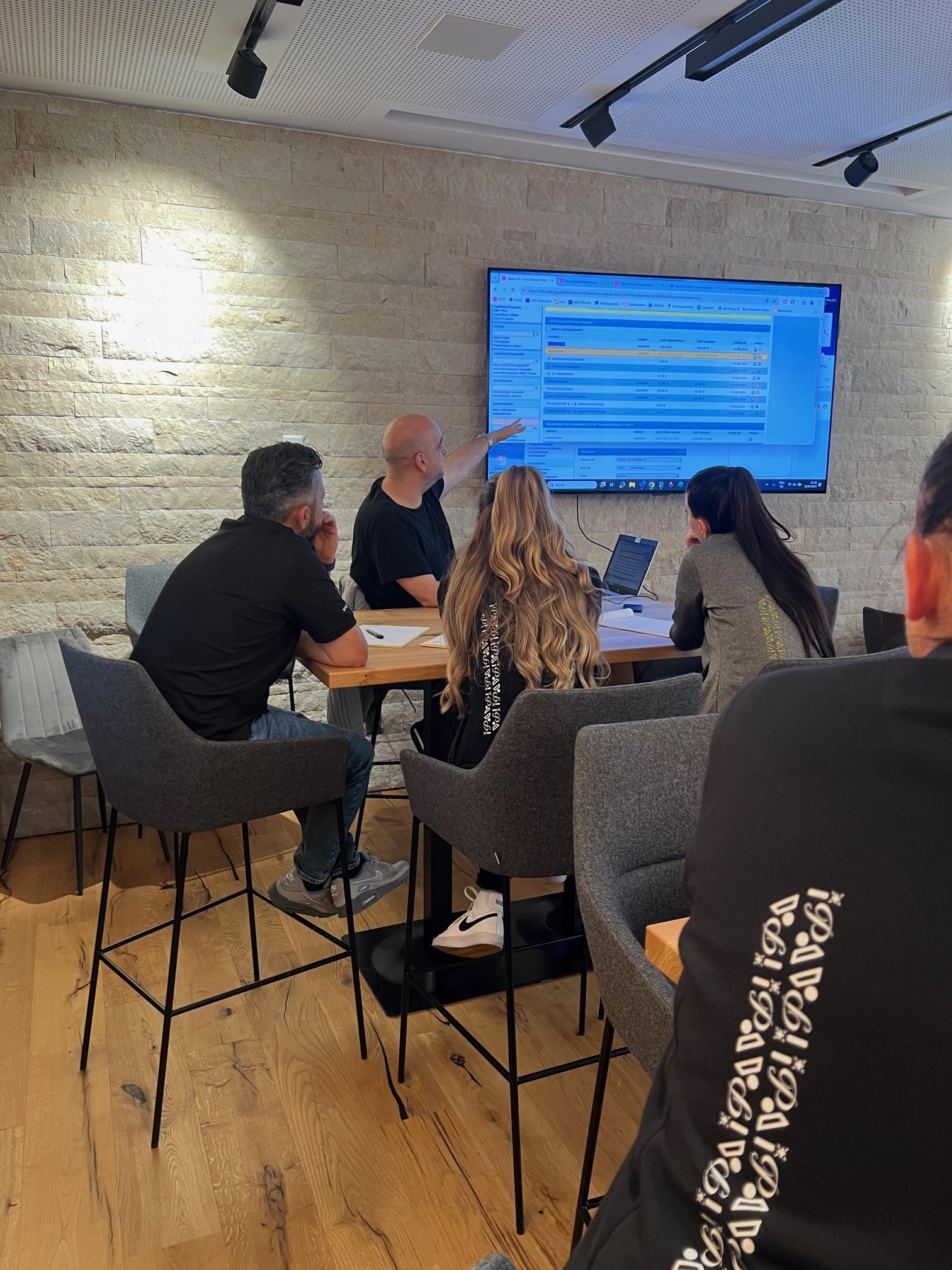 Artur's Expertise: Erfolgreiche Mitarbeiterschulung im Bereich Netzinfrastruktur